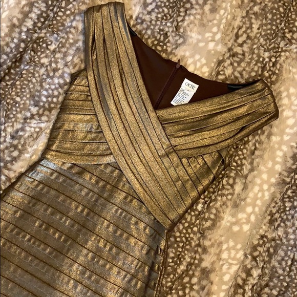 Stunning bronze Cache dress - Picture 2 of 8